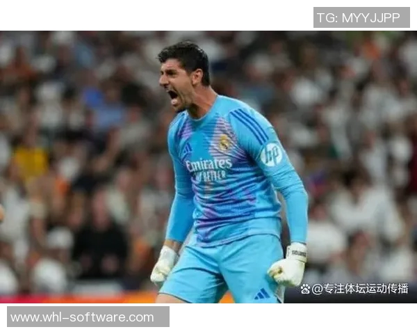 库尔图瓦的守门传奇与现代足球的演变之路 库尔图瓦的守门传奇与现代足球的演变之路