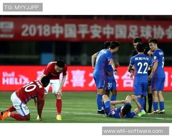 河南建业迎战重庆斯威争夺中超联赛关键三分的激烈对决