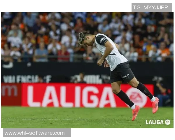 瓦伦西亚队迎战劲敌全力争胜期待球迷热情助威