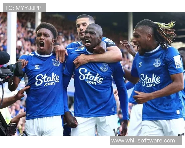 切尔西队与狼队激战正酣谁能在英超赛场上笑到最后