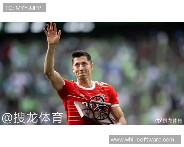 莱万背叛旧主加盟对手拜仁球迷怒斥其忘恩负义行为