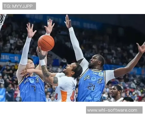 青岛与新疆的激烈对决在CCTV5直播中精彩呈现，篮球迷不容错过